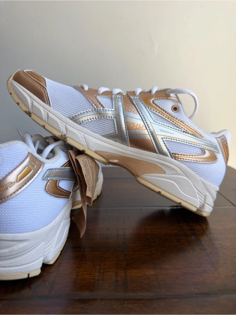 ASICS Gel DS Trainer 14 White Gold Silver 1203B102 100 Men Size 7 Women Size 8.5